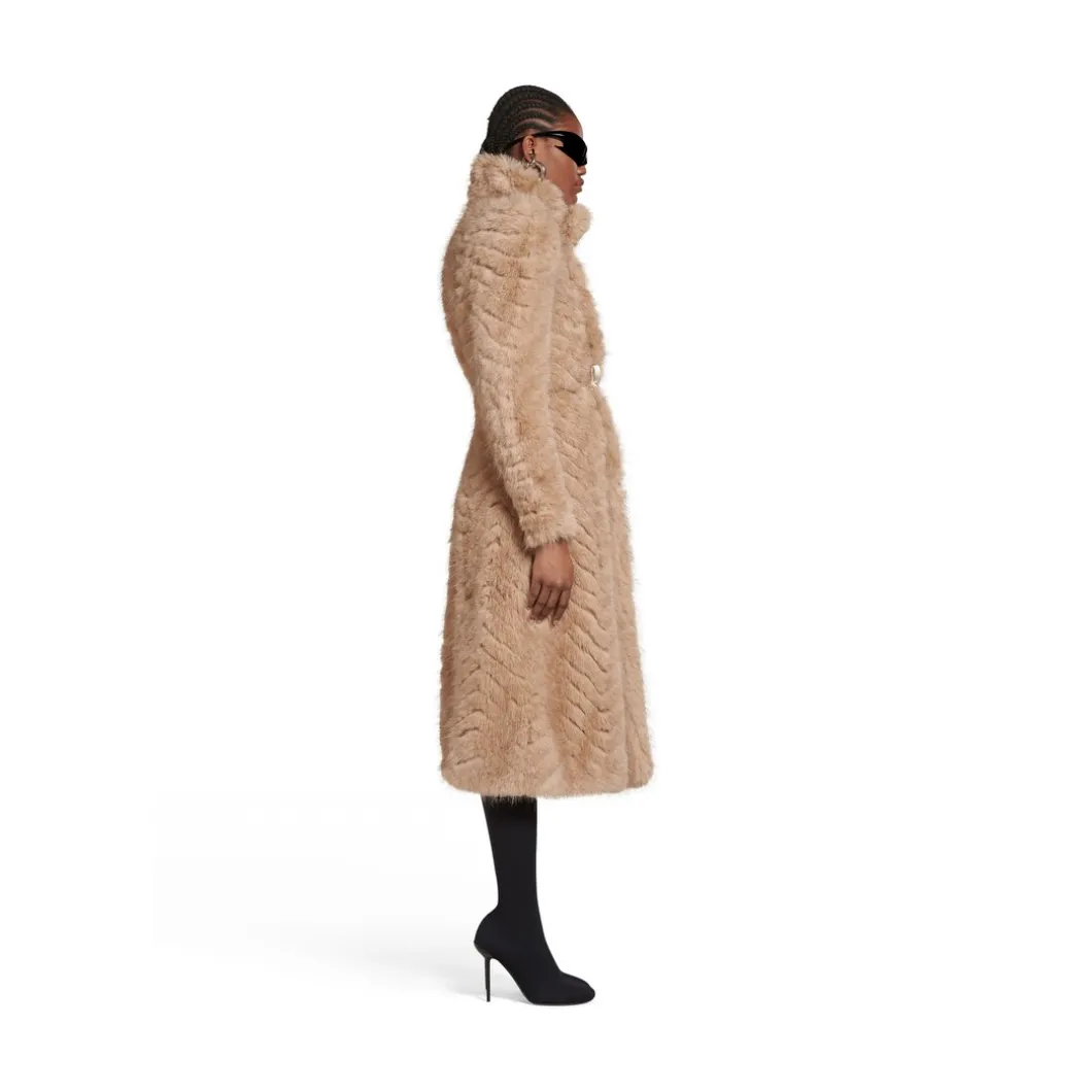 Cappotto Round Shoulder Aderente in Beige